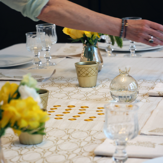 Here’s the easiest way to dress a gorgeous summer table 🌸
