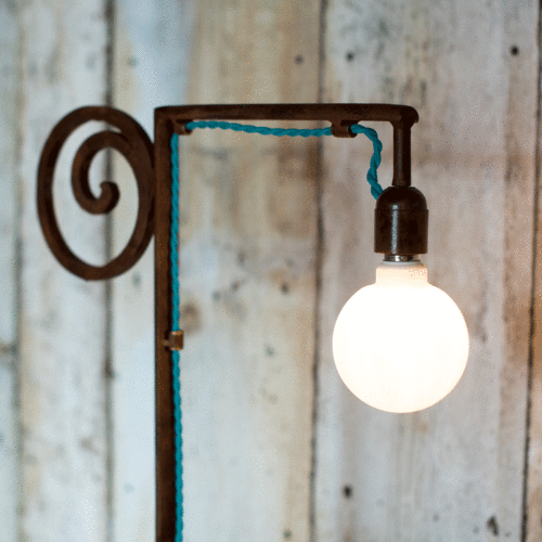 lampe industrielle en fer forgé avec fil en cordon bleu
