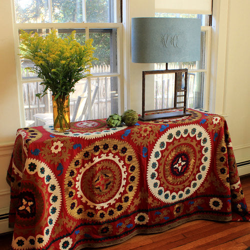 nappe en tissu suzani