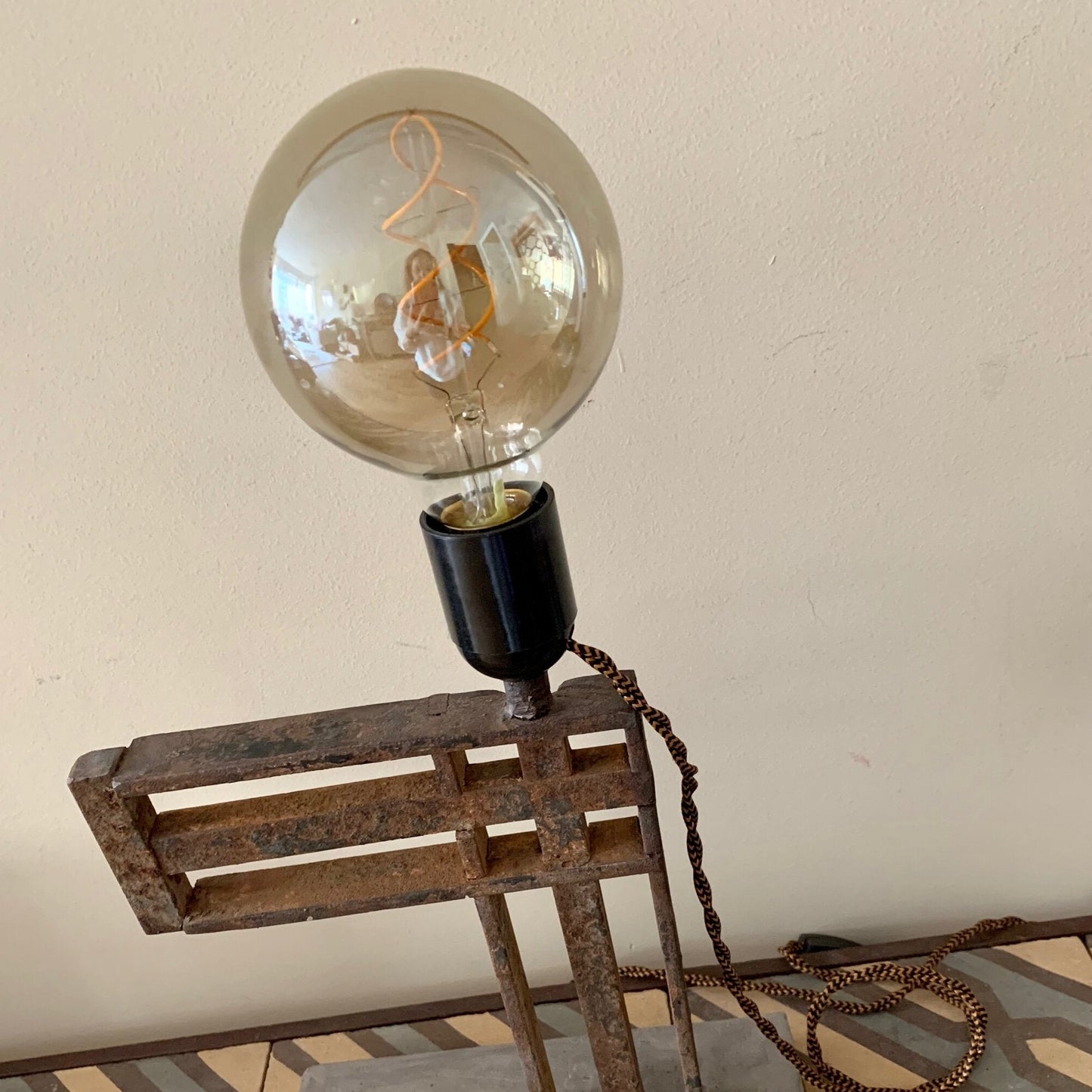 Lampe de bureau en fer forgé recyclé Sonja