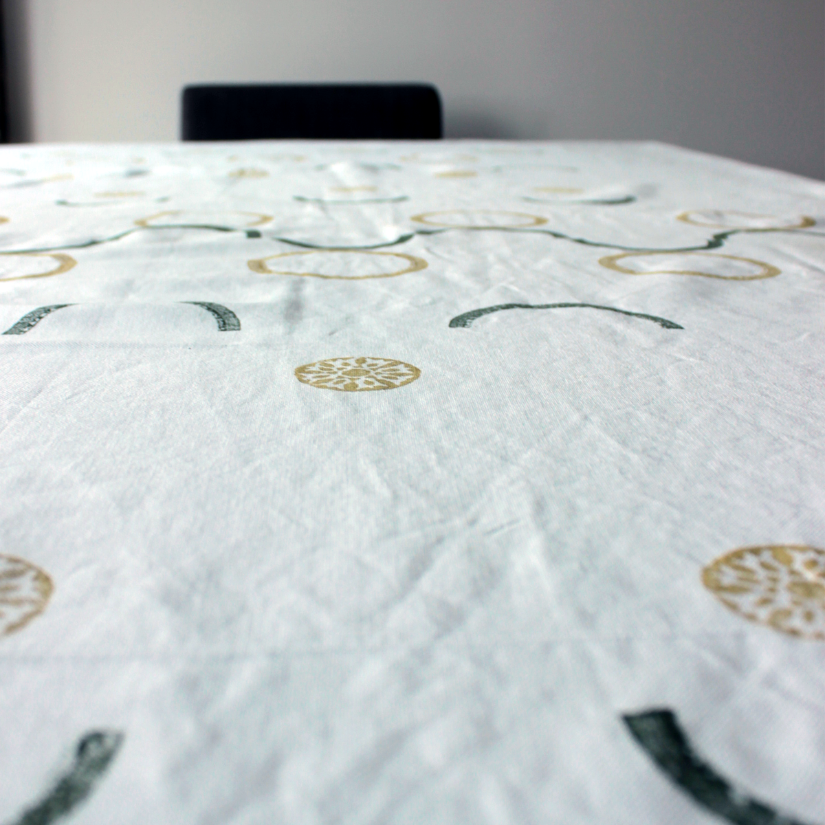 Heritage-Inspired Circle Printed Tablecloth: A Sustainable Addition to Your Table Setting