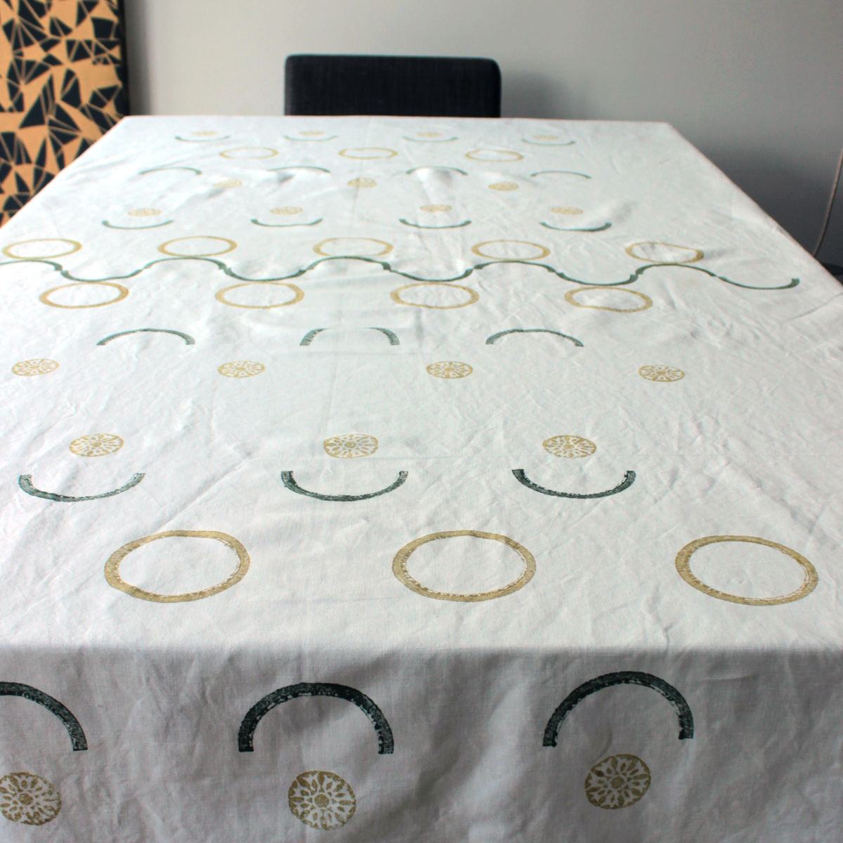 Heritage-Inspired Circle Printed Tablecloth: A Sustainable Addition to Your Table Setting