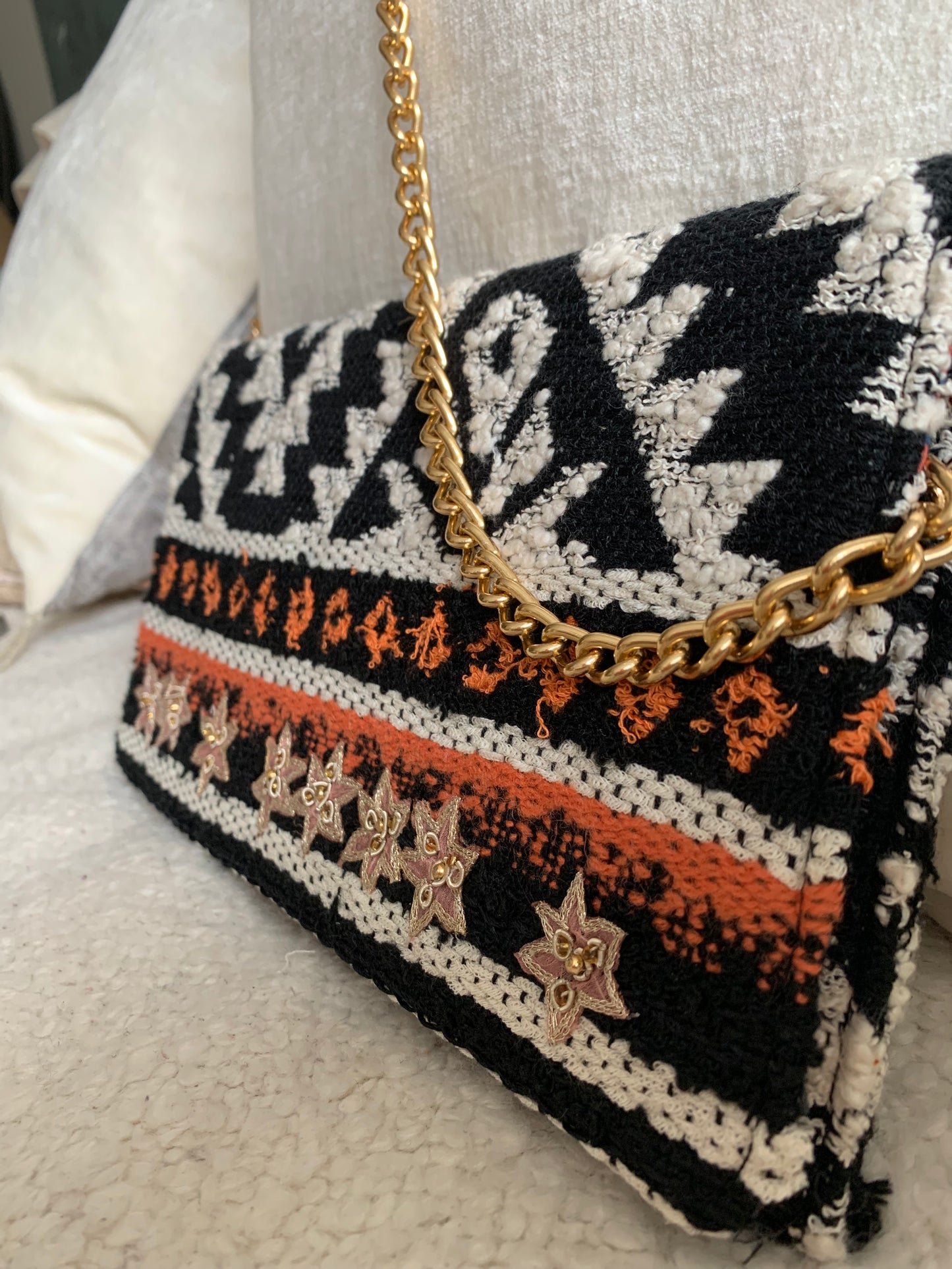 Graphic ethnic clutch