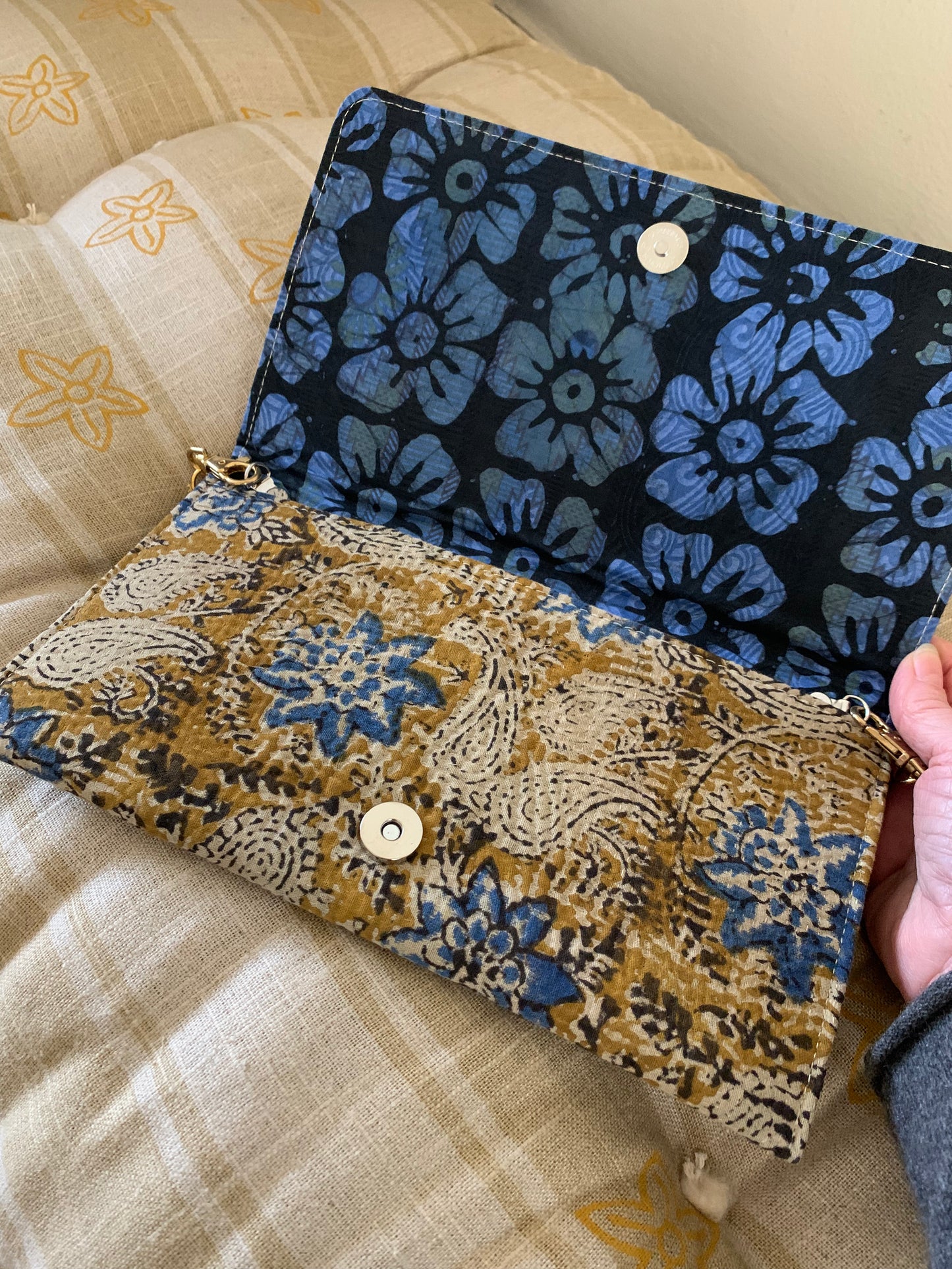 Sustainable: Handcrafted Vintage Clutch with Embroidered Detailing