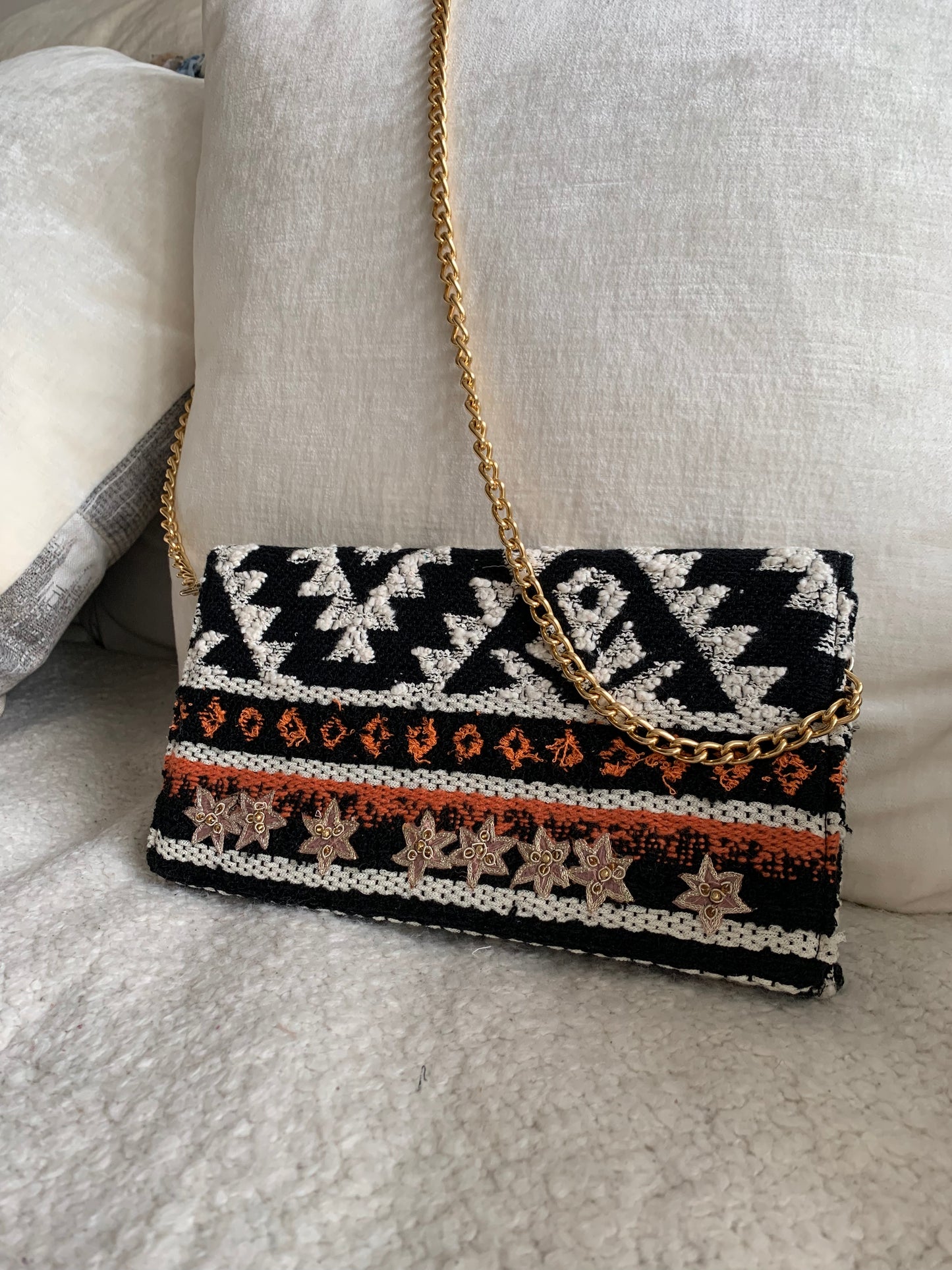 Graphic ethnic clutch