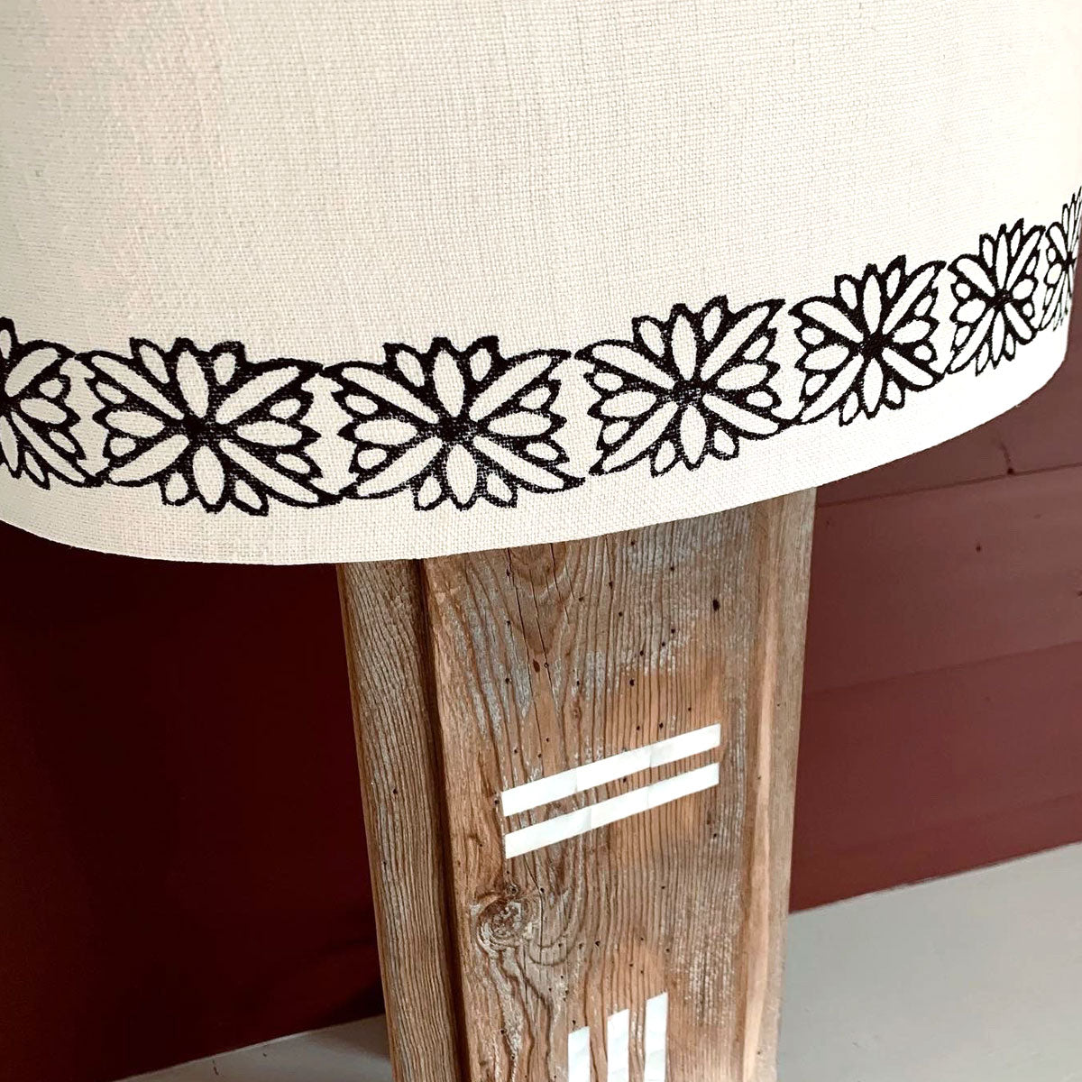 Lampe bois et nacre Graphic