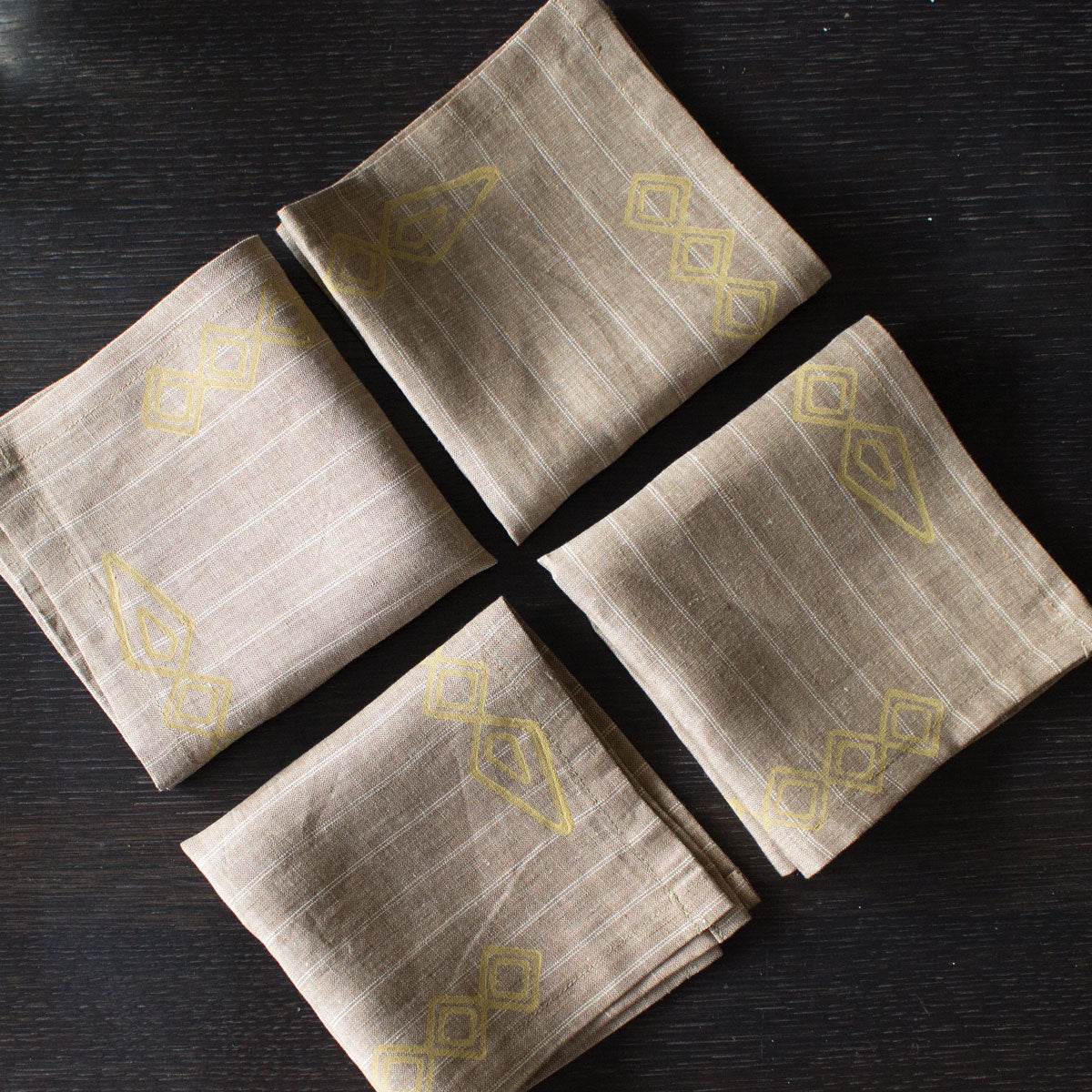 Printed Italian linen napkin Arrows