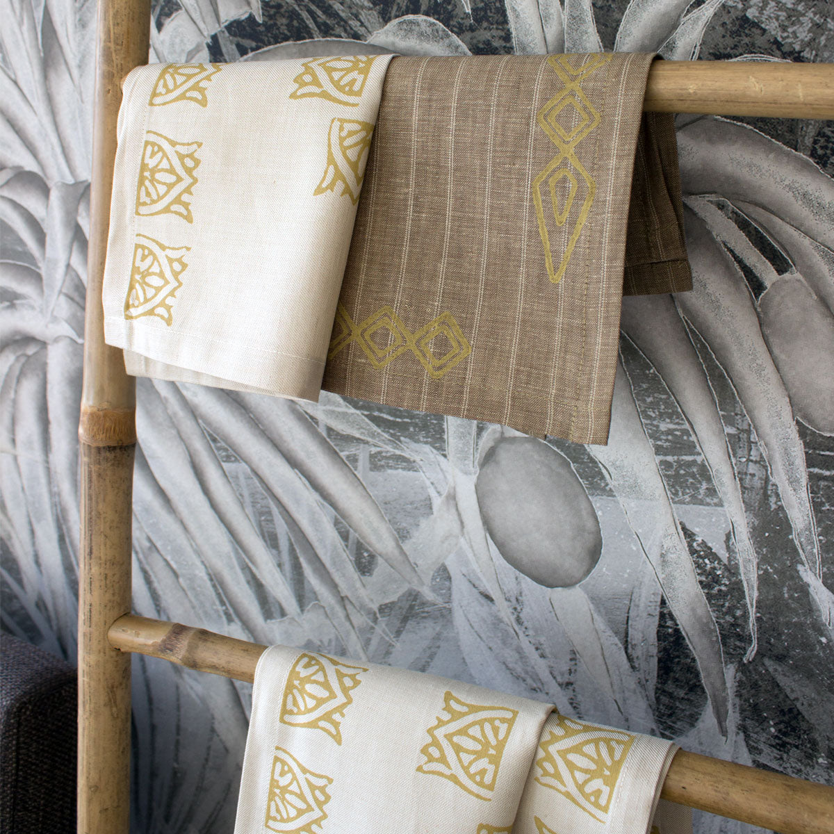 Printed Italian linen napkin Arrows