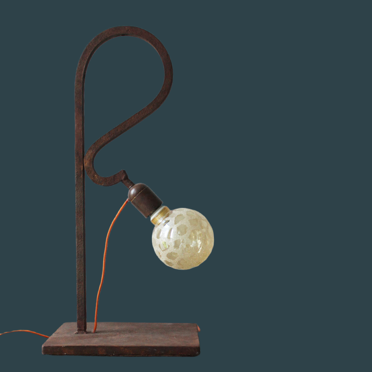 Pure Iron Curve Desk Lamp