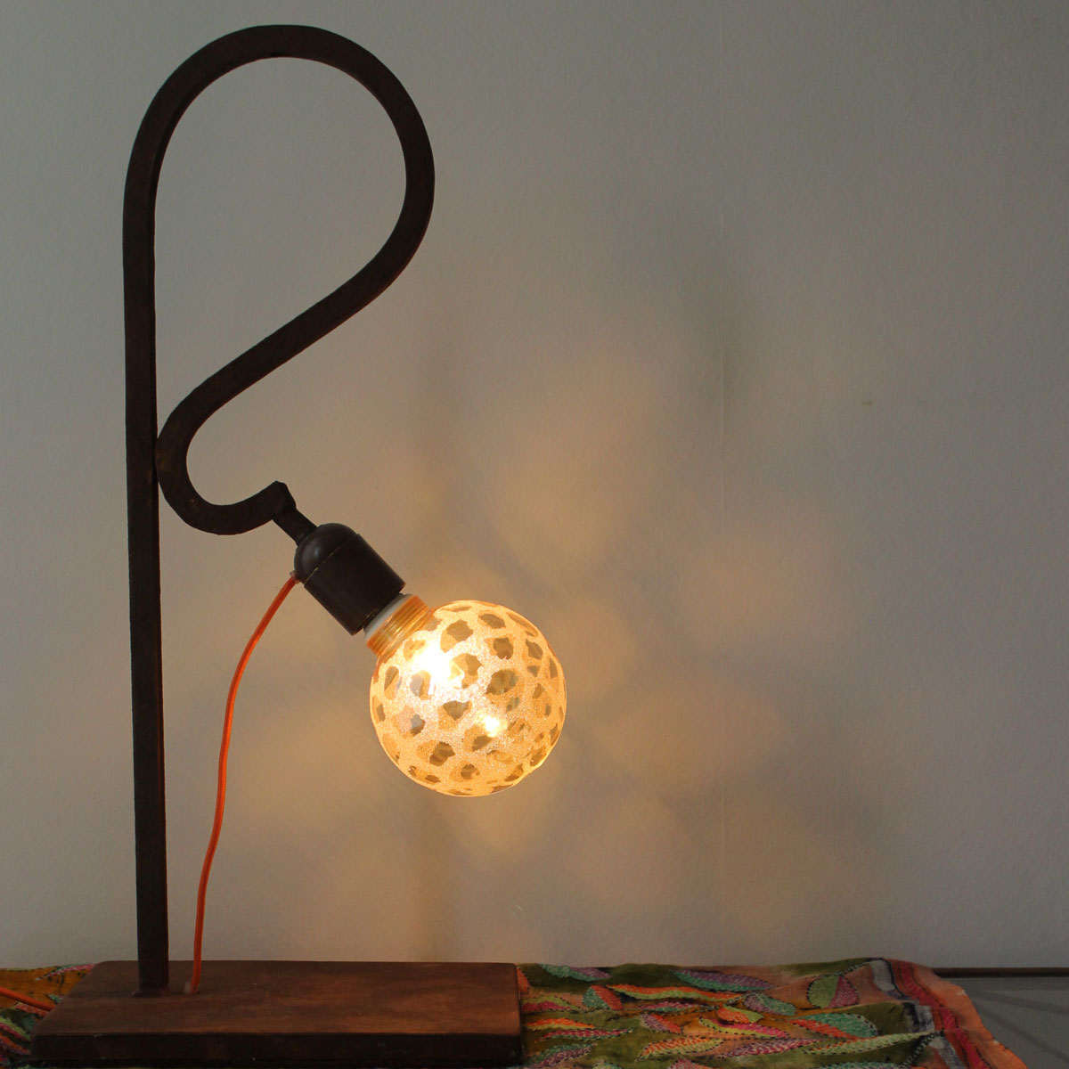 Pure Iron Curve Desk Lamp