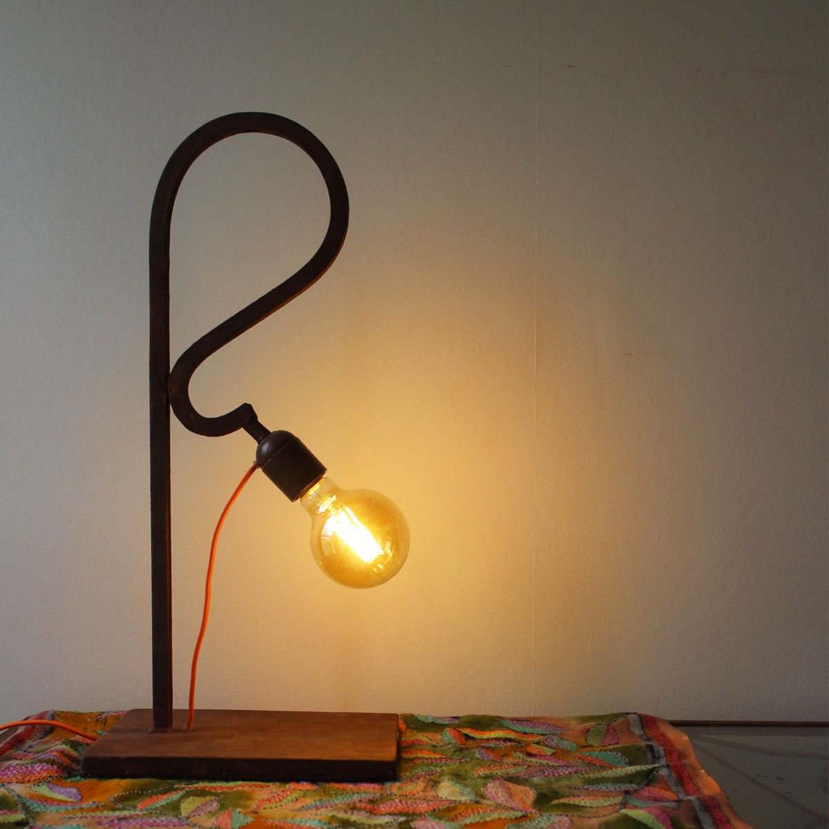 Pure Iron Curve Desk Lamp