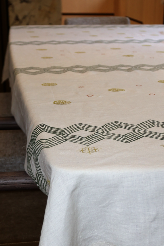 Nappe en lin blanc à motifs de losanges