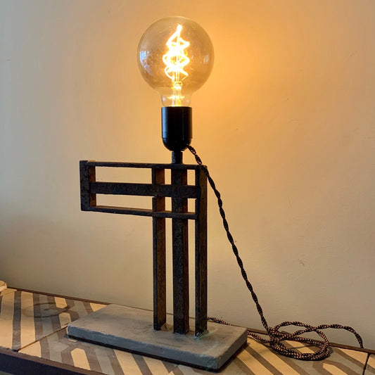 Lampe de bureau en fer forgé recyclé Sonja