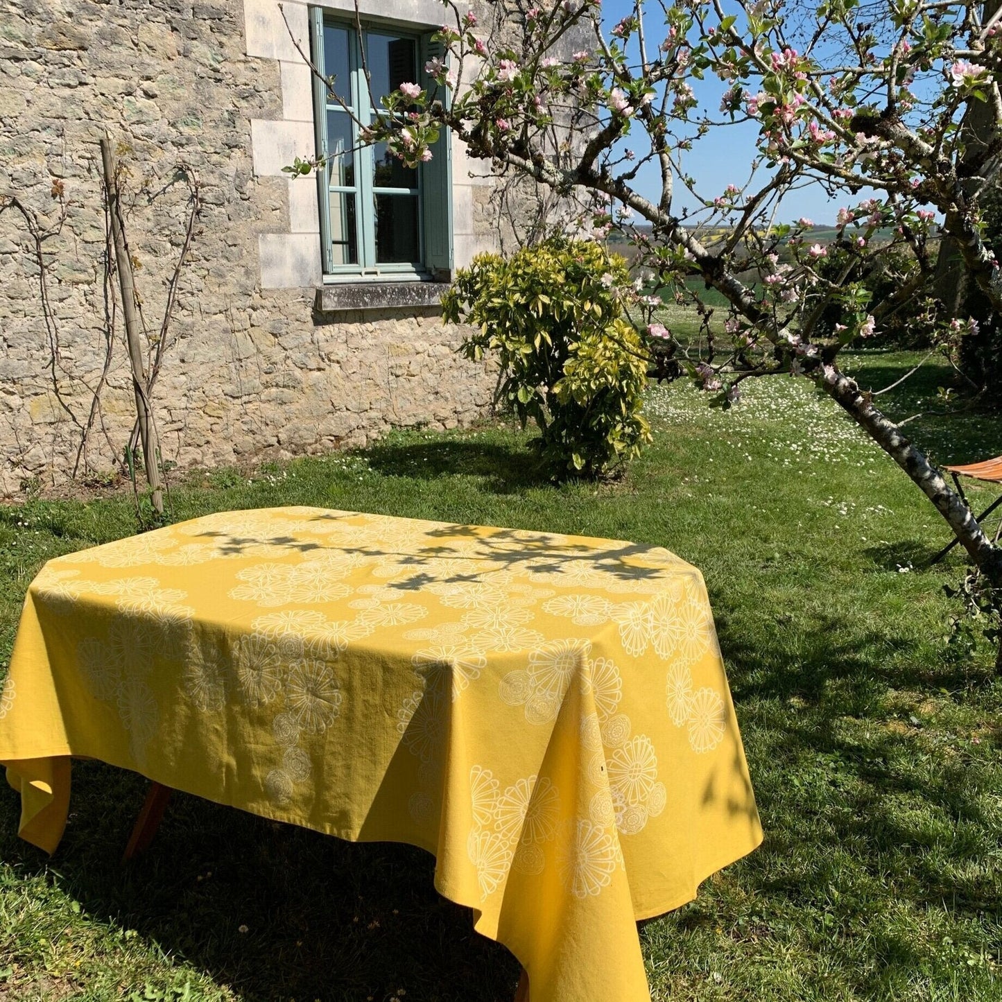 Heavy linen ecofriendly tablecloth Yellow Daisies