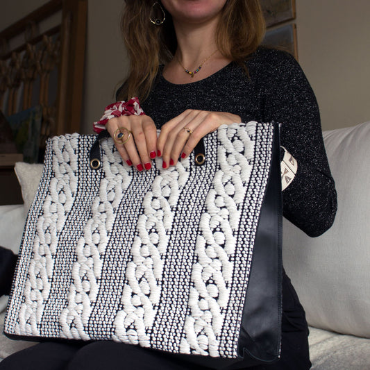 Grand sac fourre-tout unique fait à la main Chevrons noirs et blancs