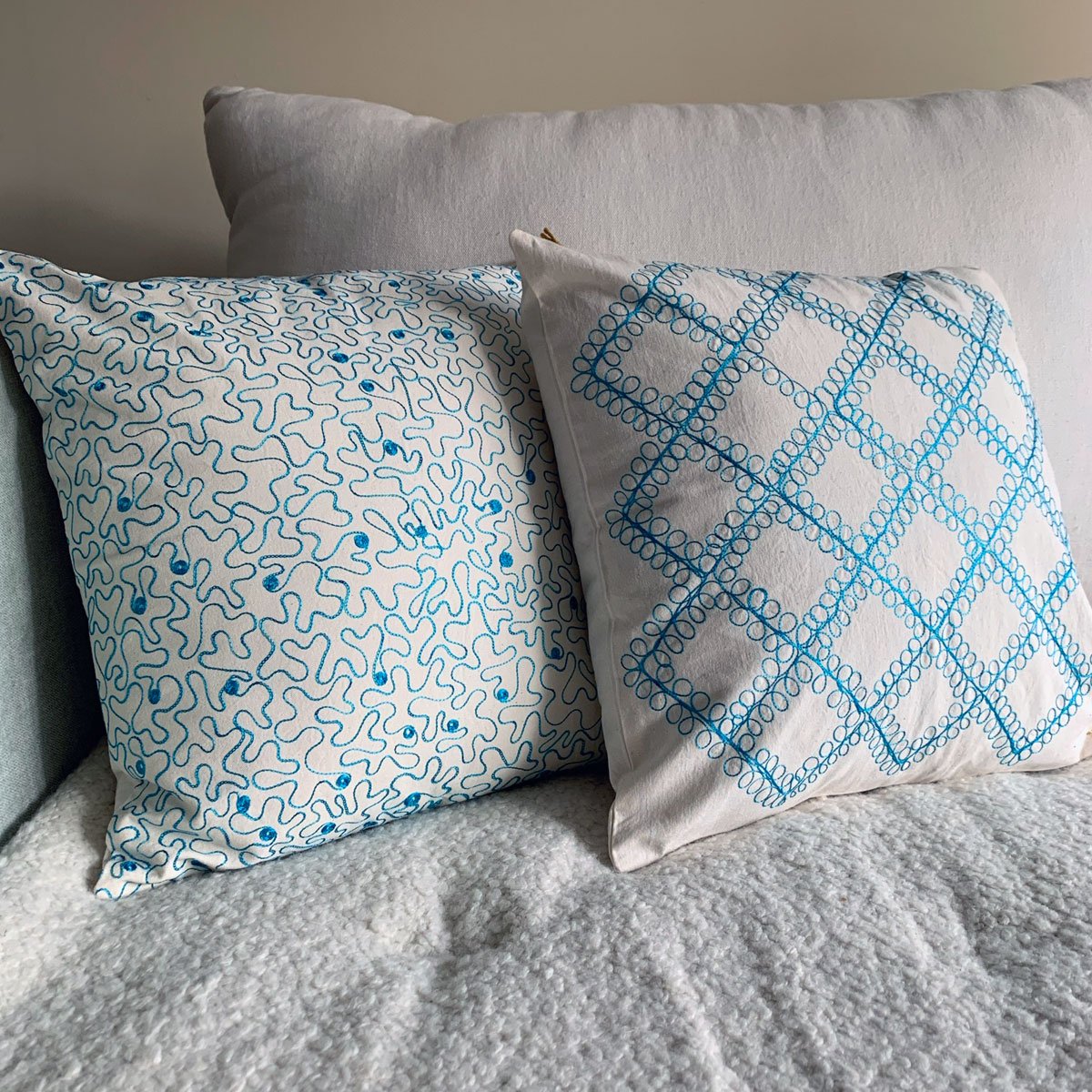 Hand embroidered pillowcase Losange in Blue