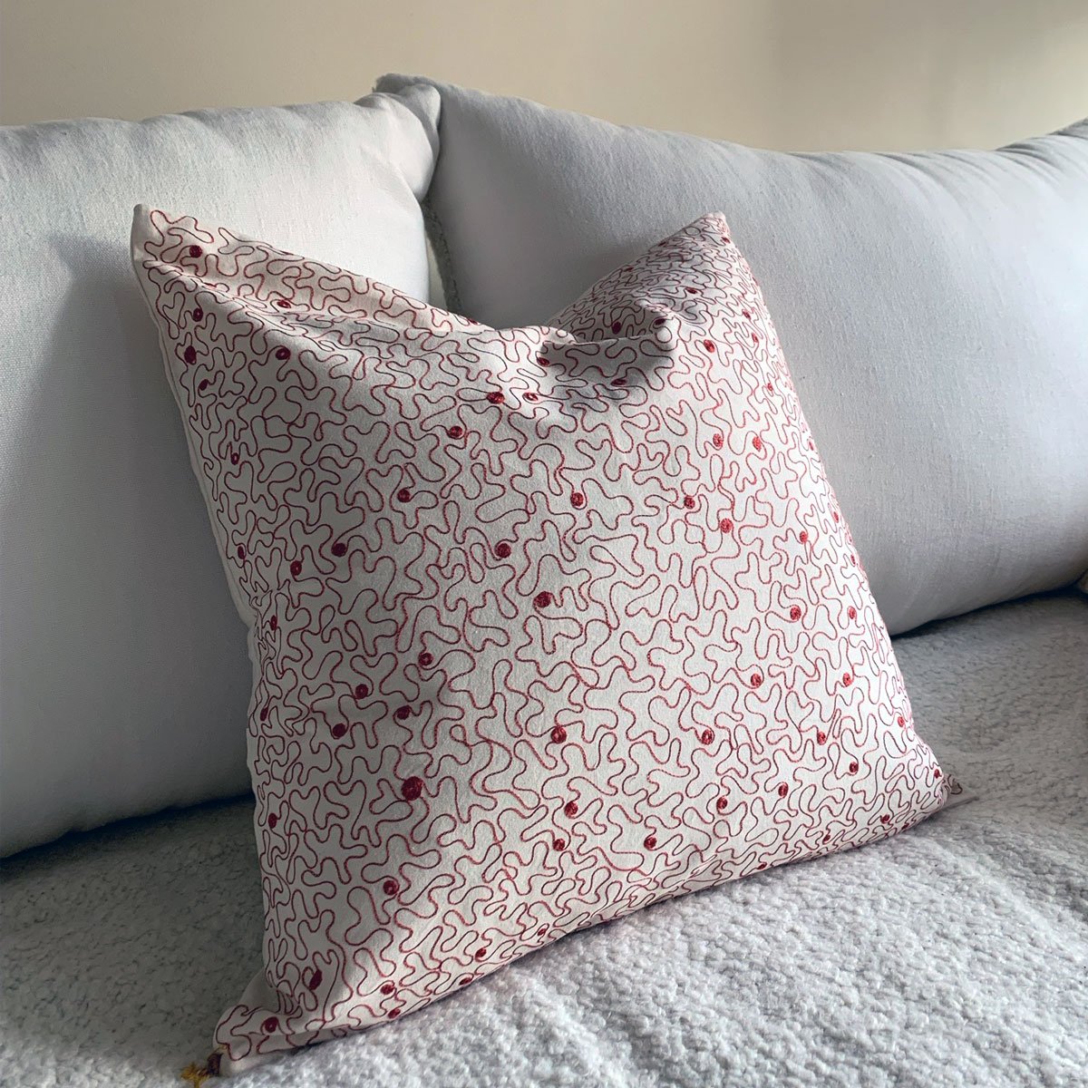 Embroidered pillowcase 