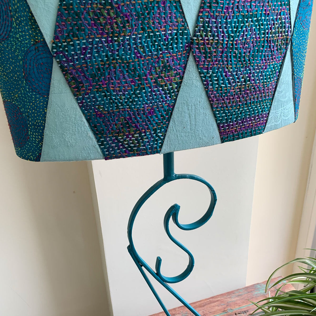 Lampe de table en fer Swan Turquoise