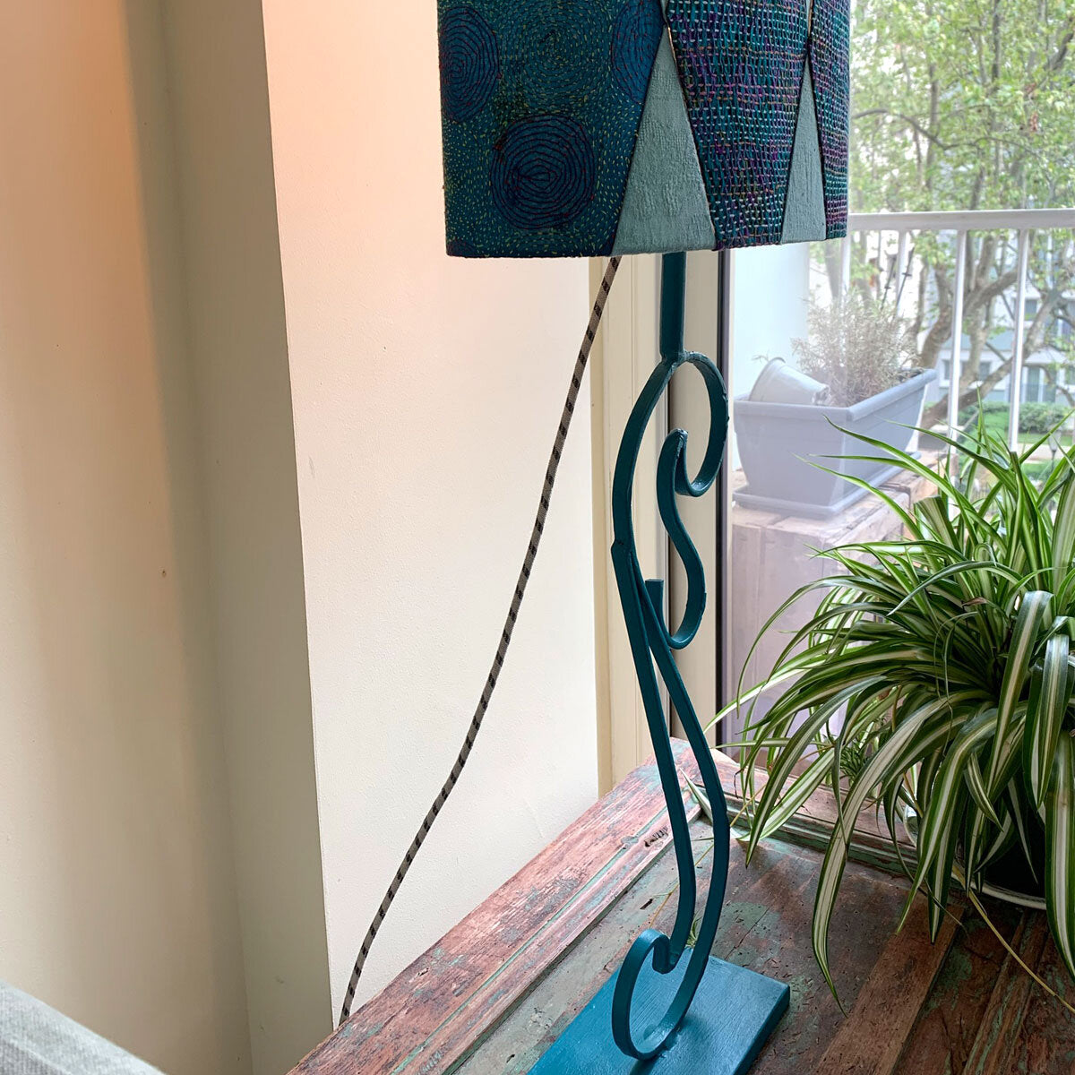 Lampe de table en fer Swan Turquoise